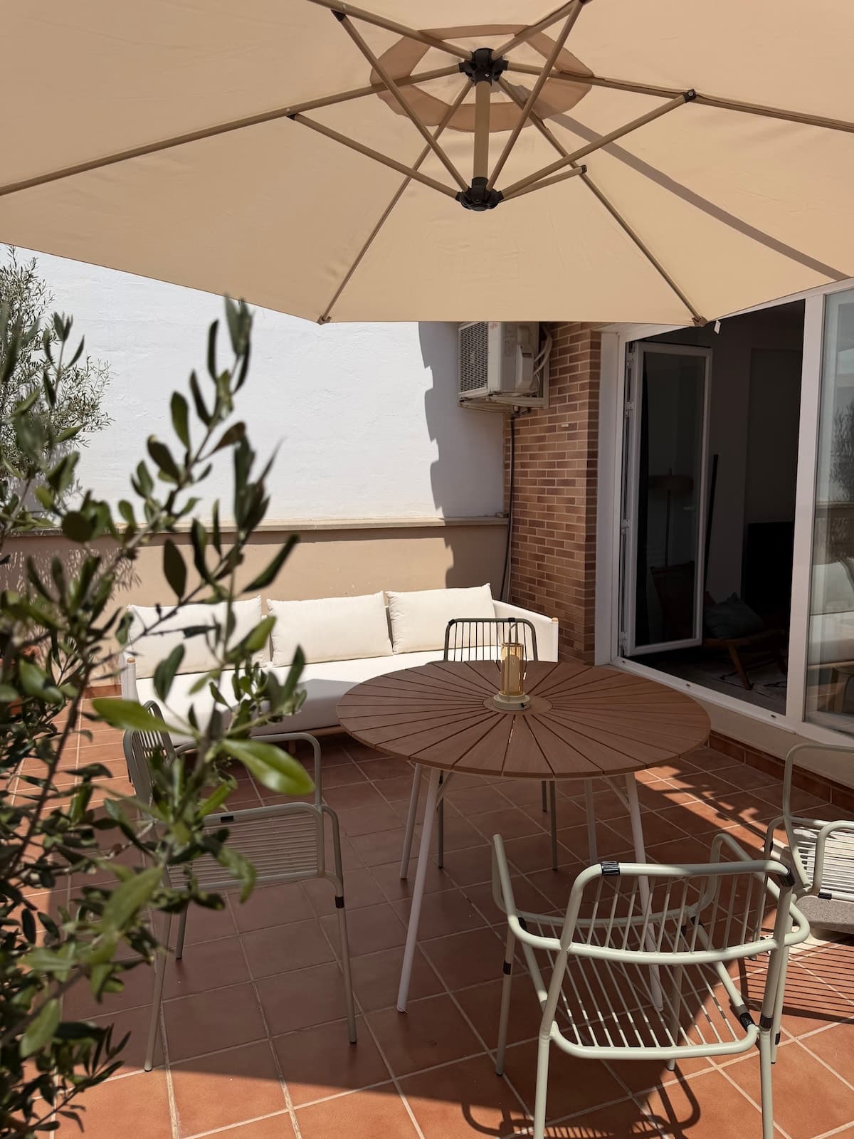 Two-Bedroom Penthouse with terrace by city beach